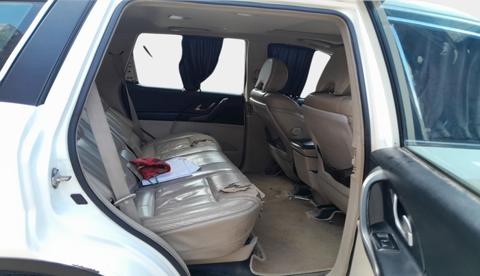 2015 Mahindra XUV500 W10, Diesel, Manual, 1,62,773 km, interior