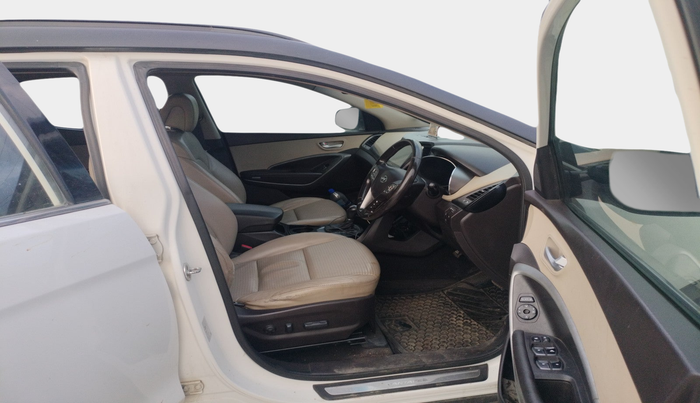 2014 Hyundai Santa Fe 2 WD AT, Diesel, Automatic, 1,53,159 km, interior