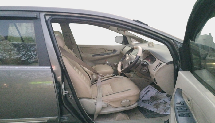 2012 Toyota Innova GX 2.5 7 STR, Diesel, Manual, 3,20,273 km, interior