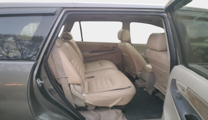 2012 Toyota Innova GX 2.5 7 STR, Diesel, Manual, 3,20,273 km, interior