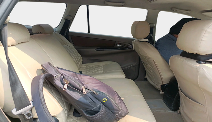 2015 Toyota Innova 2.5 VX 8 STR, Diesel, Manual, 1,71,996 km, interior