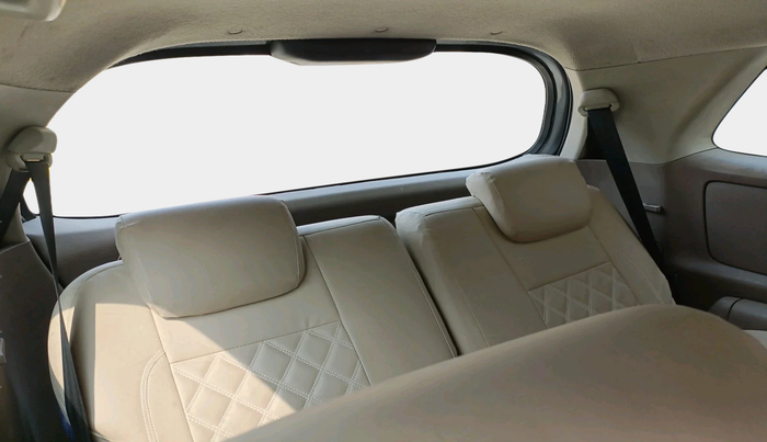 2015 Toyota Innova 2.5 VX 8 STR, Diesel, Manual, 1,71,996 km, interior