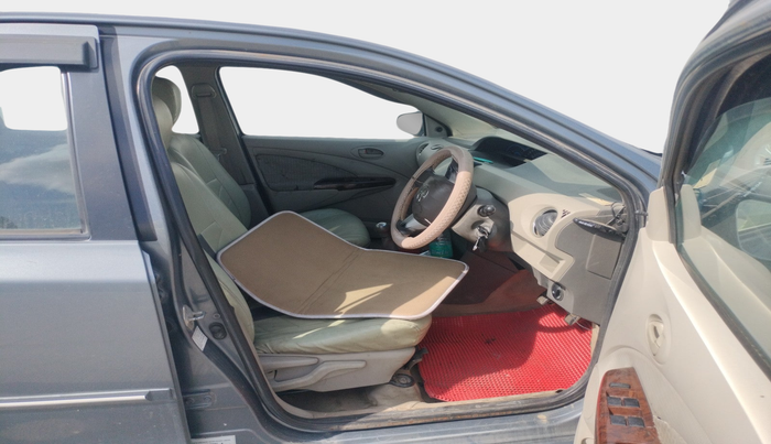 2013 Toyota Etios Liva V, Petrol, Manual, 88,286 km, interior