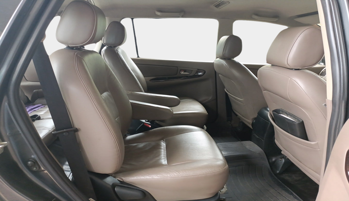 2015 Toyota Innova 2.5 ZX 7 STR, Diesel, Manual, 1,55,748 km, interior