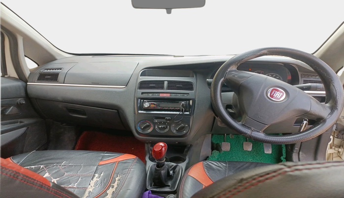 2015 Fiat Grand Punto Active Multijet 1.3, Diesel, Manual, 2,70,497 km, interior