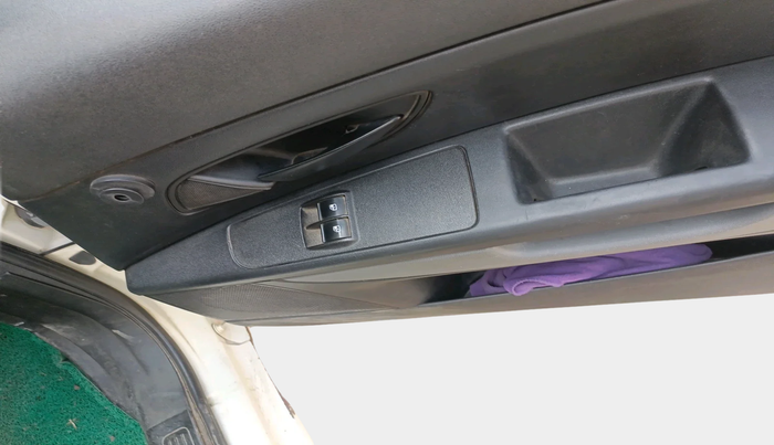 2015 Fiat Grand Punto Active Multijet 1.3, Diesel, Manual, 2,70,497 km, interior