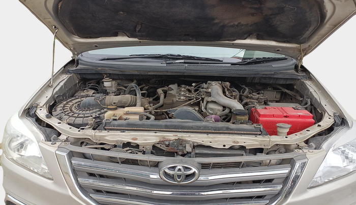 2012 Toyota Innova GX 2.5 8 STR, Diesel, Manual, 2,02,757 km, exterior