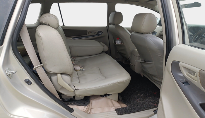 2012 Toyota Innova GX 2.5 8 STR, Diesel, Manual, 2,02,757 km, interior