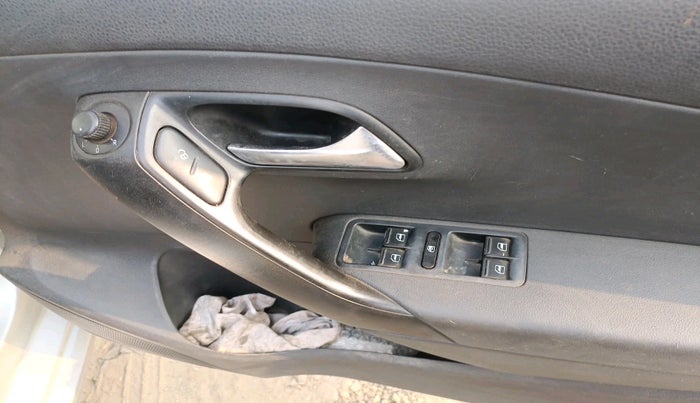 2014 Volkswagen Polo COMFORTLINE 1.5L, Diesel, Manual, 90,710 km, interior