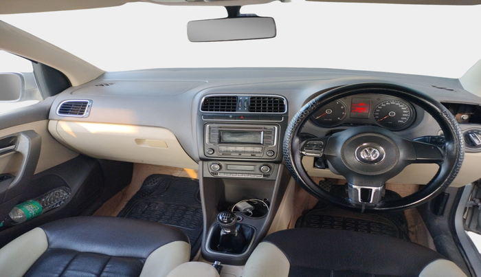 2013 Volkswagen Vento HIGHLINE 1.6 MPI, Petrol, Manual, 1,07,385 km, interior