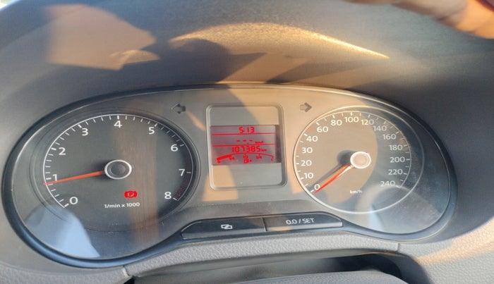 2013 Volkswagen Vento HIGHLINE 1.6 MPI, Petrol, Manual, 1,07,385 km, interior