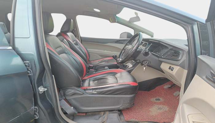 2018 Mahindra MARAZZO M2 8 STR, Diesel, Manual, 2,52,214 km, interior