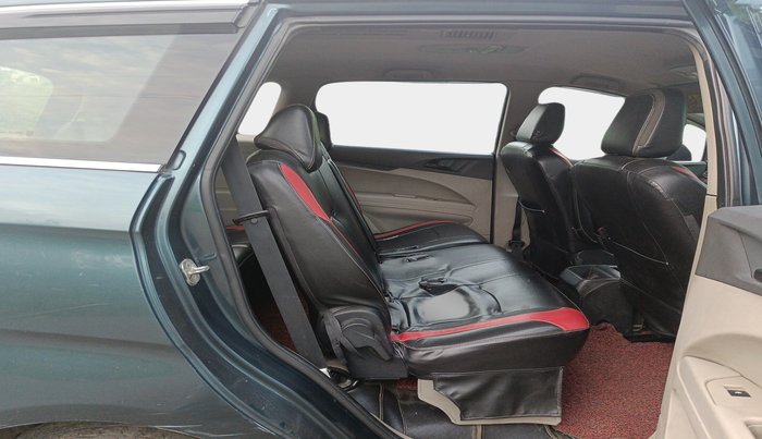 2018 Mahindra MARAZZO M2 8 STR, Diesel, Manual, 2,52,214 km, interior