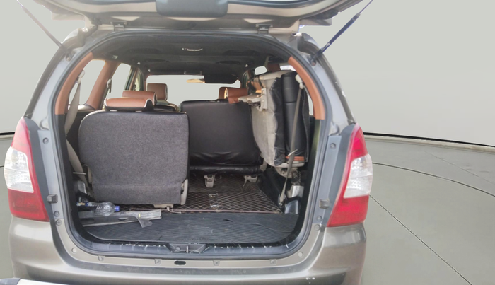 2010 Toyota Innova 2.5 G4 8 STR, Diesel, Manual, 1,62,764 km, exterior