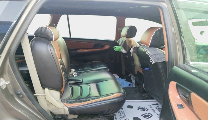 2010 Toyota Innova 2.5 G4 8 STR, Diesel, Manual, 1,62,764 km, interior