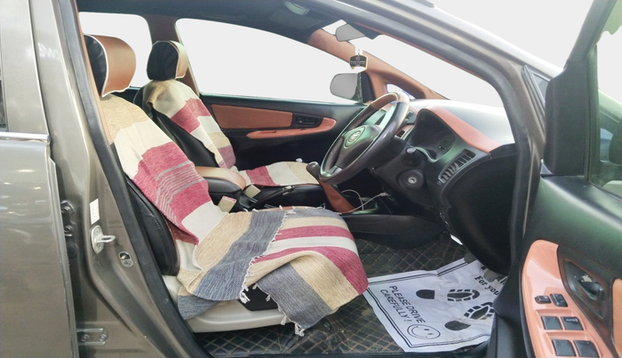 2010 Toyota Innova 2.5 G4 8 STR, Diesel, Manual, 1,62,764 km, interior