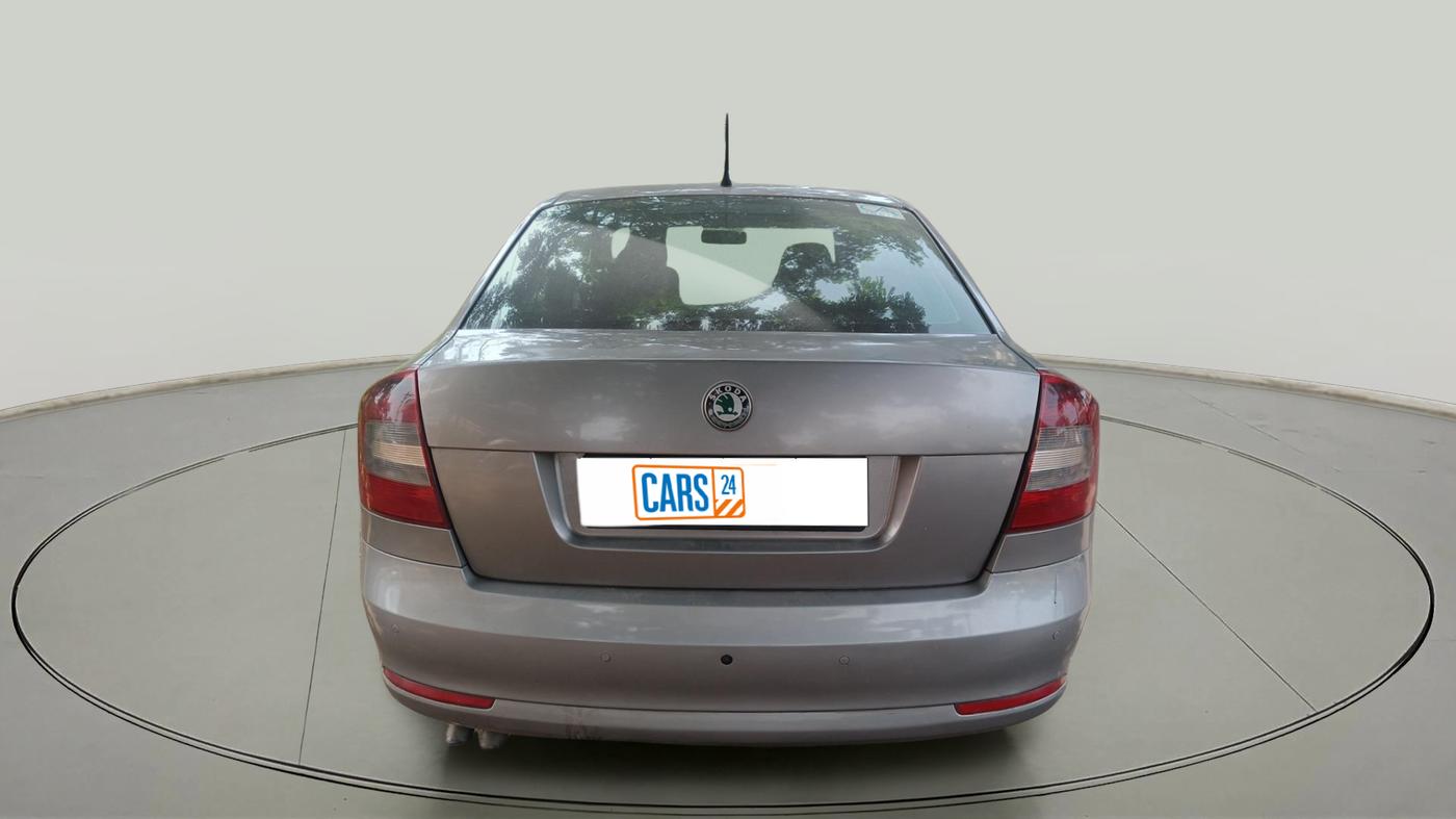 2013 Skoda Laura AMBITION 2.0 TDI CR MT, Diesel, Manual, 1,06,388 km, exterior