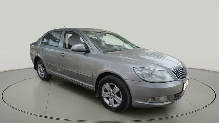 2013 Skoda Laura AMBITION 2.0 TDI CR MT, Diesel, Manual, 1,06,388 km, exterior