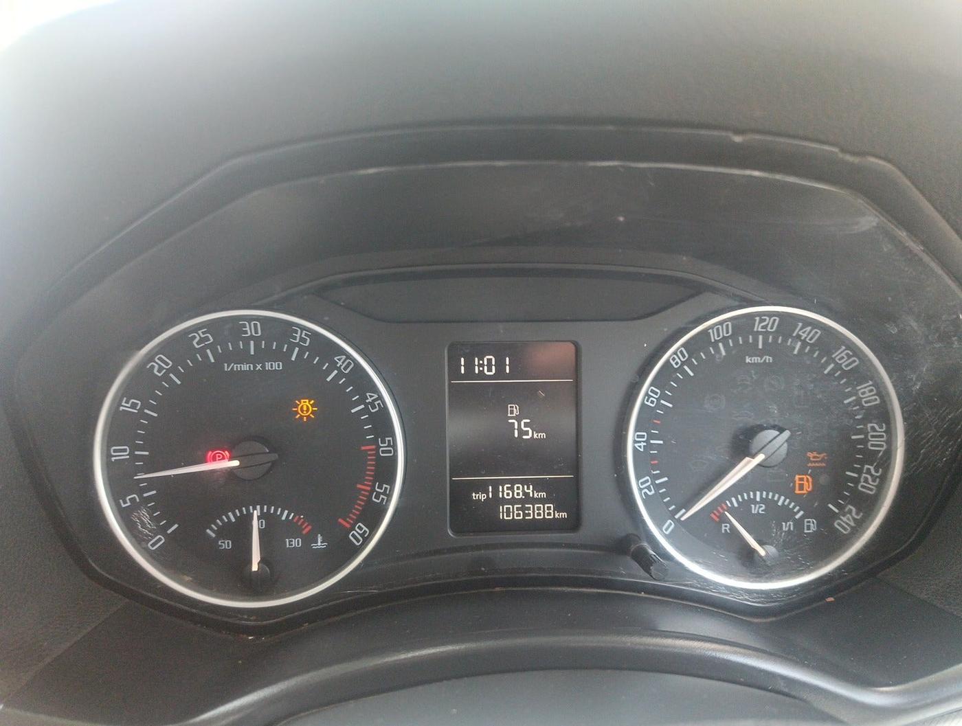 2013 Skoda Laura AMBITION 2.0 TDI CR MT, Diesel, Manual, 1,06,388 km, interior
