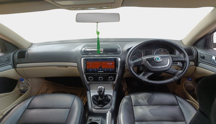 2013 Skoda Laura AMBITION 2.0 TDI CR MT, Diesel, Manual, 1,06,388 km, interior