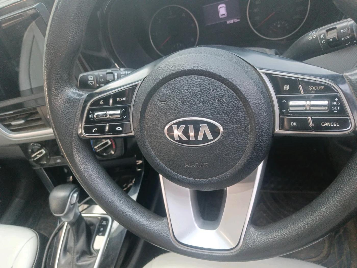2022 KIA SELTOS HTK PLUS AT 1.5 DIESEL, Diesel, Automatic, 1,20,270 km, interior