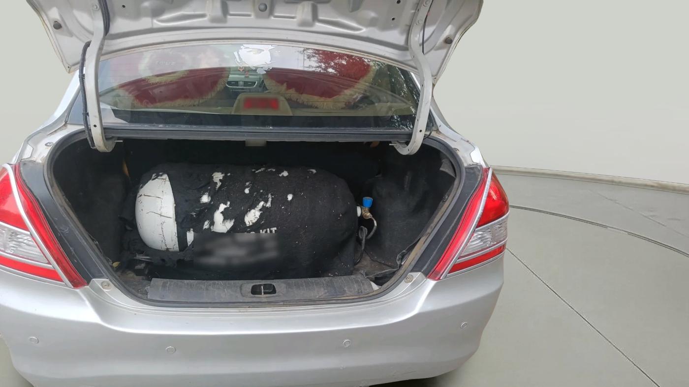 2015 Maruti Swift Dzire ZXI, CNG, Manual, 1,75,742 km, exterior