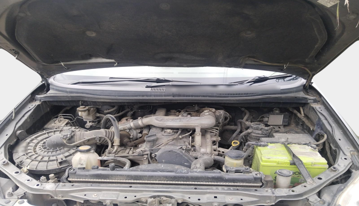 2012 Toyota Innova GX 2.5 8 STR, Diesel, Manual, 1,48,300 km, exterior
