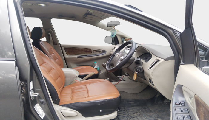 2012 Toyota Innova GX 2.5 8 STR, Diesel, Manual, 1,48,300 km, interior