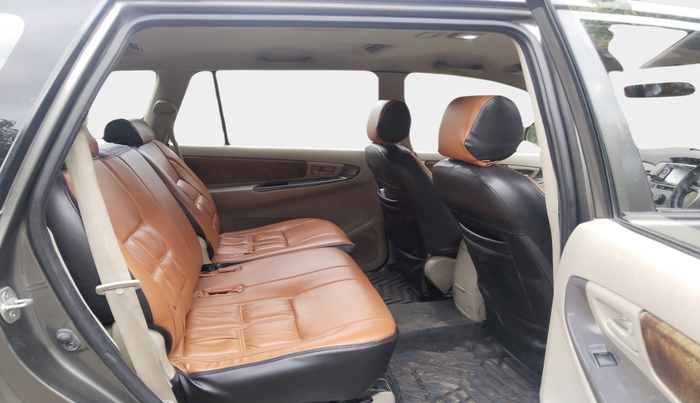 2012 Toyota Innova GX 2.5 8 STR, Diesel, Manual, 1,48,300 km, interior