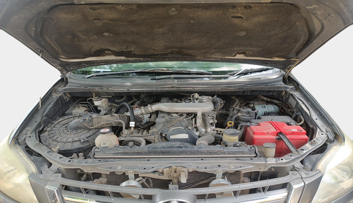 2013 Toyota Innova 2.5 GX 7 STR, Diesel, Manual, 1,97,430 km, exterior