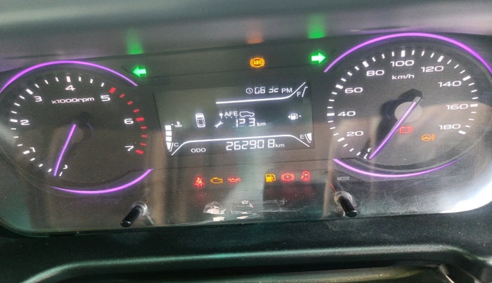 2018 Mahindra MARAZZO M2 8 STR, Diesel, Manual, 2,62,908 km, interior