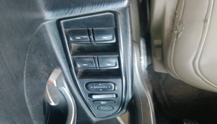 2015 Mahindra XUV500 W10, Diesel, Manual, 1,25,784 km, interior