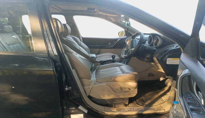 2015 Mahindra XUV500 W10, Diesel, Manual, 1,25,784 km, interior