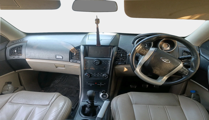 2015 Mahindra XUV500 W10, Diesel, Manual, 1,25,784 km, interior