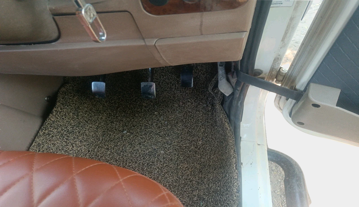 2013 Mahindra Bolero ZLX BS-III, Diesel, Manual, 3,15,791 km, interior