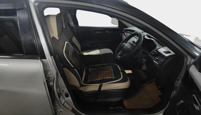 2018 Mahindra KUV 100 NXT K8 P 6 STR, Petrol, Manual, 68,697 km, interior