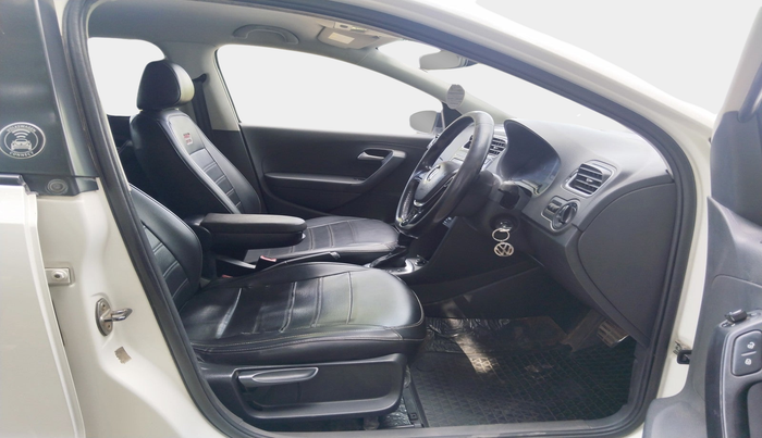 2018 Volkswagen Ameo HIGHLINE PLUS 1.5L AT 16 ALLOY, Diesel, Automatic, 1,33,462 km, interior