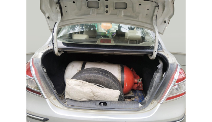 2013 Maruti Swift Dzire ZXI, Petrol, Manual, 2,36,801 km, exterior