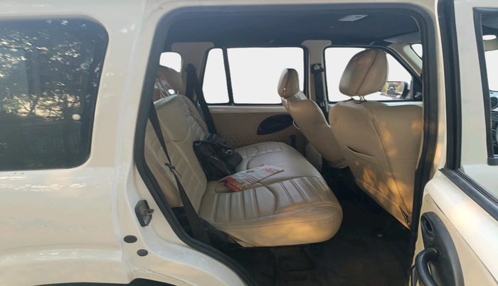 2013 Mahindra Scorpio EX M2DI, Diesel, Manual, 3,85,407 km, interior