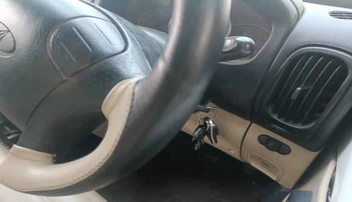 2013 Mahindra Scorpio EX M2DI, Diesel, Manual, 3,85,407 km, interior