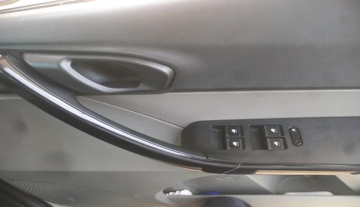 2016 Tata Tiago XT PETROL, Petrol, Manual, 1,90,196 km, interior
