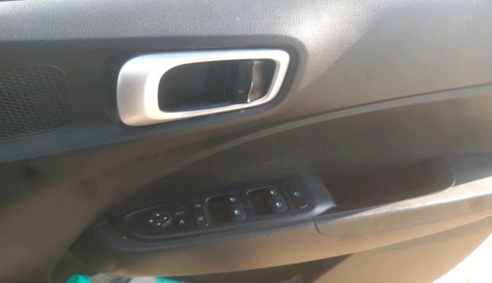 2021 Hyundai VENUE S+ 1.2, Petrol, Manual, 85,554 km, interior