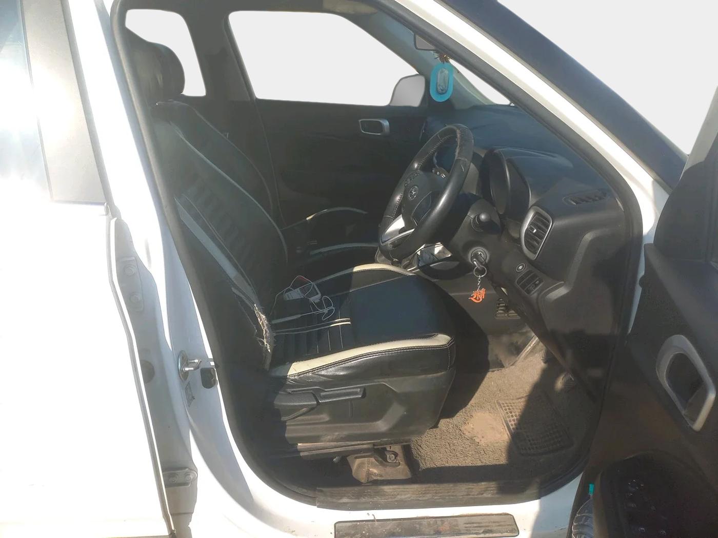 2021 Hyundai VENUE S+ 1.2, CNG, Manual, 85,554 km, interior