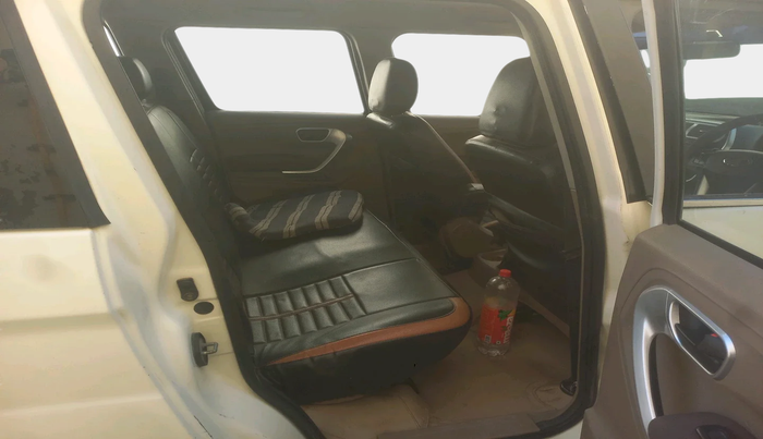 2018 Mahindra TUV300 T8, Diesel, Manual, 1,07,554 km, interior