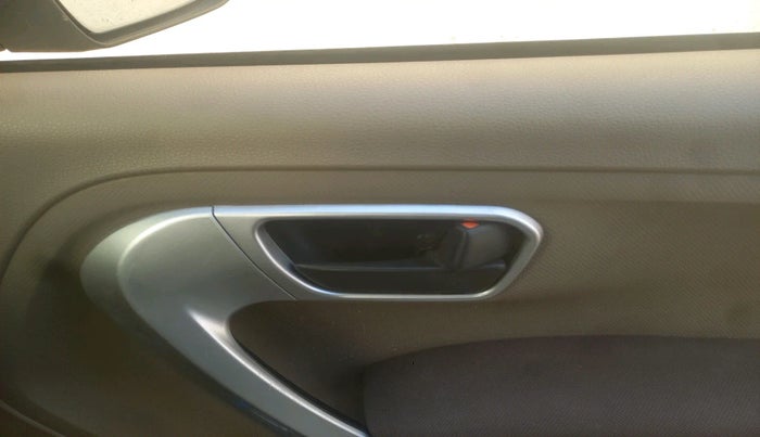 2018 Mahindra TUV300 T8, Diesel, Manual, 1,07,554 km, interior