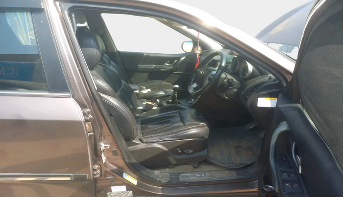 2017 Mahindra XUV500 W10, Diesel, Manual, 1,42,545 km, interior
