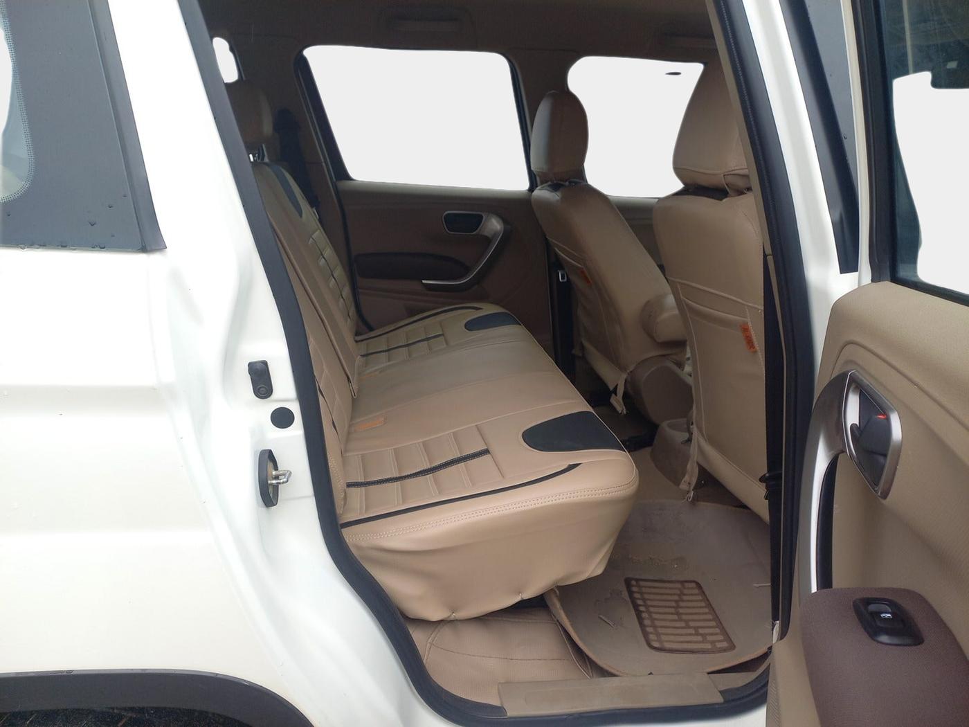 2019 Mahindra TUV300 T10, Diesel, Manual, 85,131 km, interior