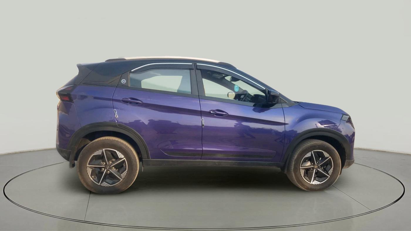 2024 Tata NEXON FEARLESS PURPLE + SUNROOF DUAL TONE 1.2 PETROL, Petrol, Manual, 2,775 km, exterior