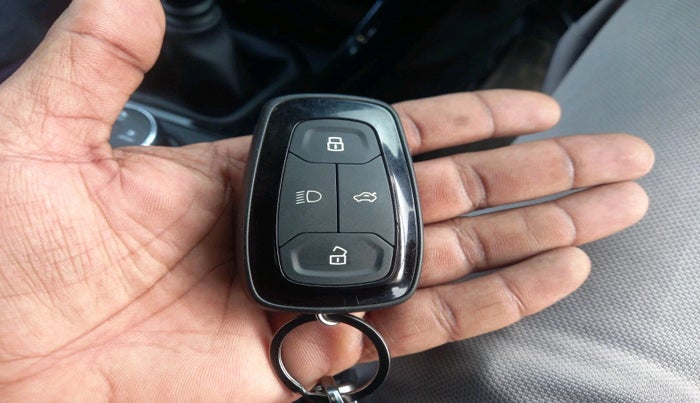 2024 Tata NEXON FEARLESS PURPLE + SUNROOF DUAL TONE 1.2 PETROL, Petrol, Manual, 2,775 km, interior