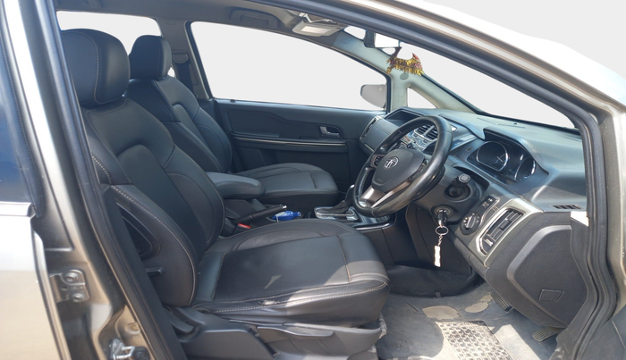 2017 Tata Hexa XTA 4X2 6 STR, Diesel, Automatic, 1,31,087 km, interior